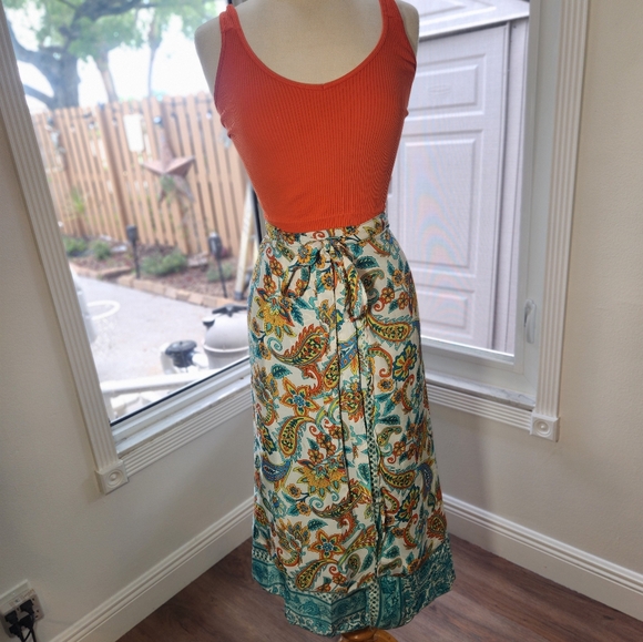 Double side wrap around skirt BWT - Picture 2 of 2